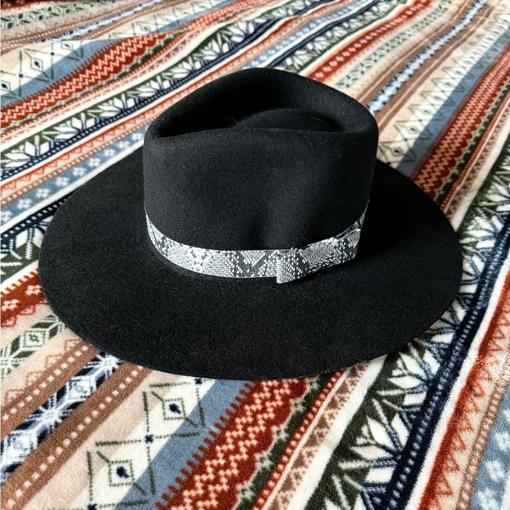 Youths L Twister Black Wool Hat With Black & White Faux Snakeskin Band Flat Bow